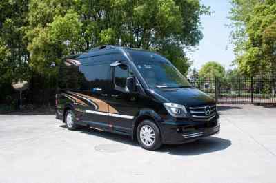 甘肅租車|蘭州自駕包車|甘肅旅游租車|甘肅商務(wù)租車奔馳商務(wù)九座費(fèi)用多少？