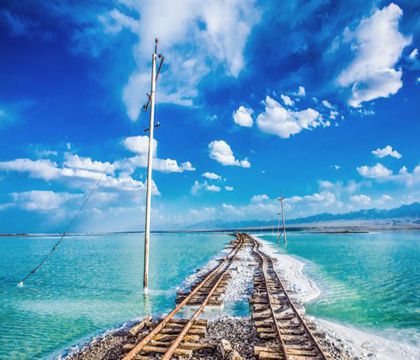 青海湖二郎劍景區+茶卡鹽湖+金銀灘草原+原子城紀念館2日1晚跟團游